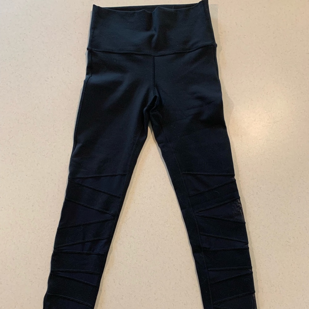 IVIVVA leggings with mesh panels, size 8